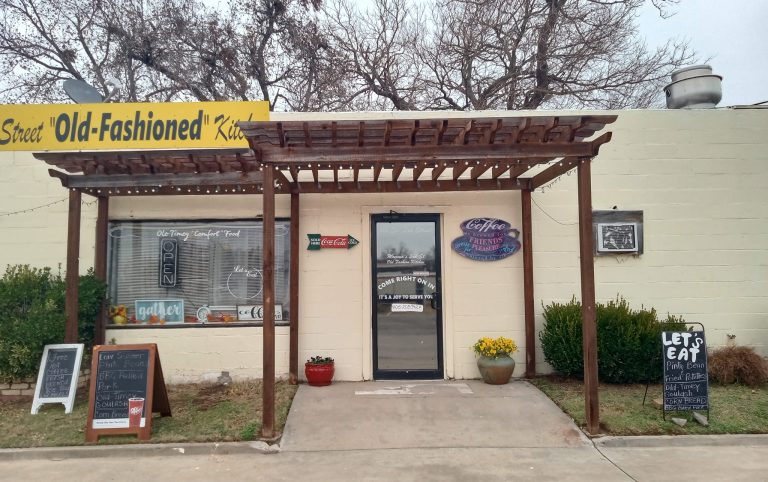 Momma's 3rd Street Old Fashion Kitchen