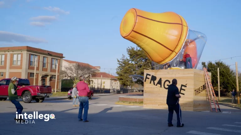 Fragilé documentary the untold story behind oklahoma largest leg lamp